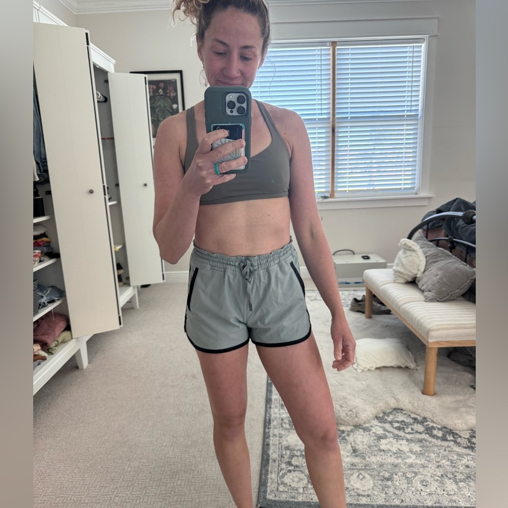 Lululemon varsity short - Picture 7 of 7